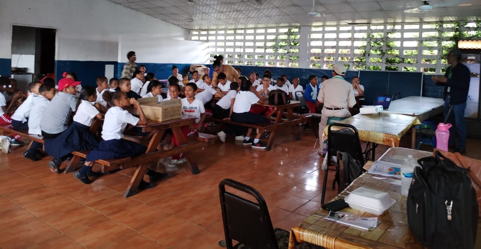 Padres de familia de Bocas del Toro conocen las consecuencias de los criaderos