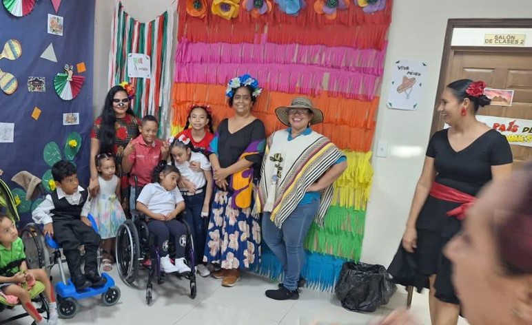 Estudiantes de Parálisis Cerebral conmemoran el Día de la Hispanidad
