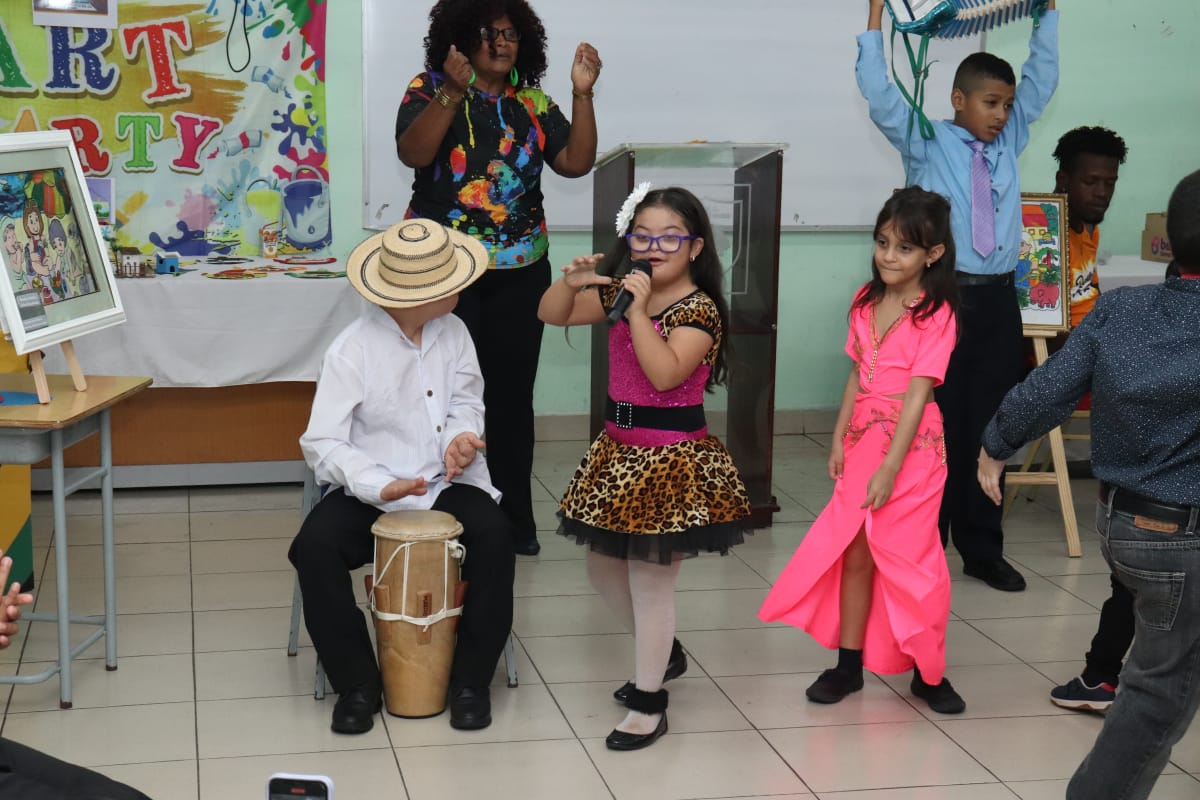 Estudiantes de la Escuela Ricardo Miró presentan exposiciones artísticas