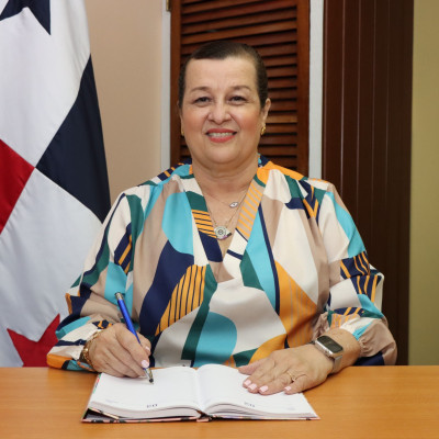 Subdirector (a) Migdalia Castrellón S.