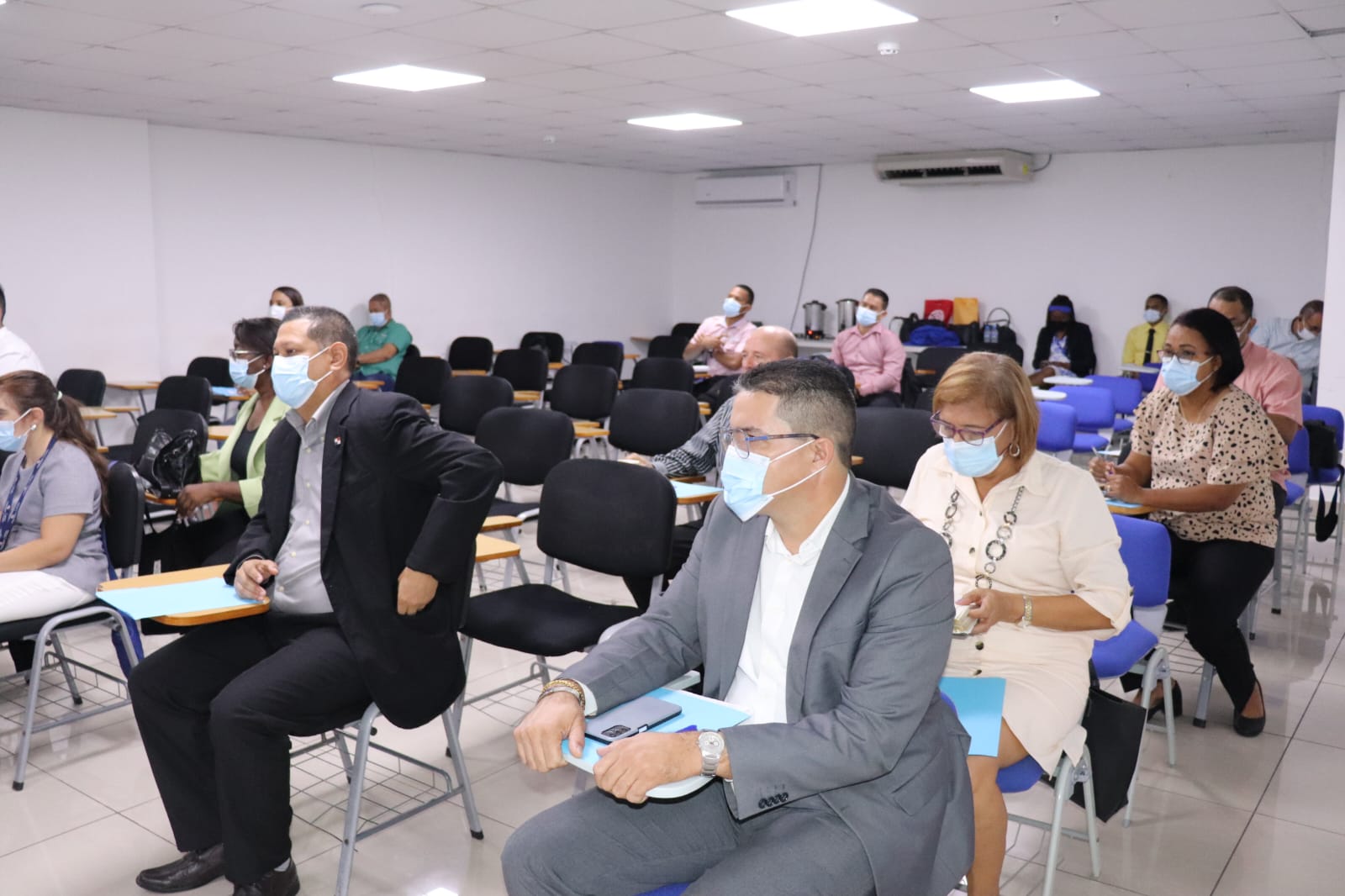 Especialistas coordinan acciones en beneficio de las personas con discapacidad