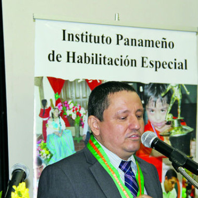 Eduardo-Vega-homenajeados-CORTESIA_LPRIMA20151211_0098_24-fde6ab7f71f2b4a6ee292adad150f945.jpg