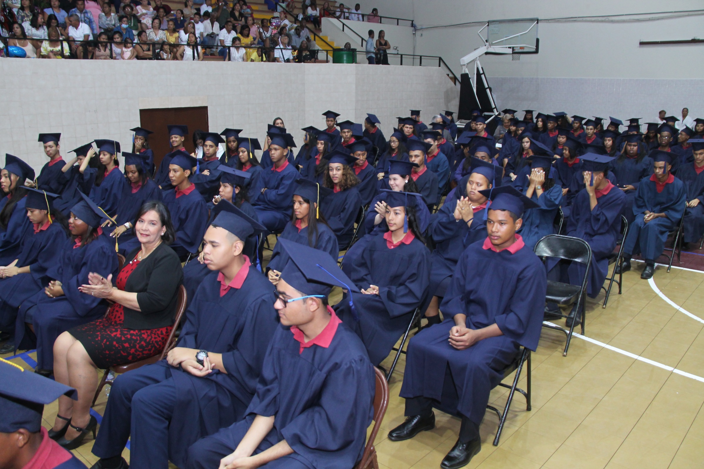 IPHE gradúa 2,025 estudiantes en todo el país.