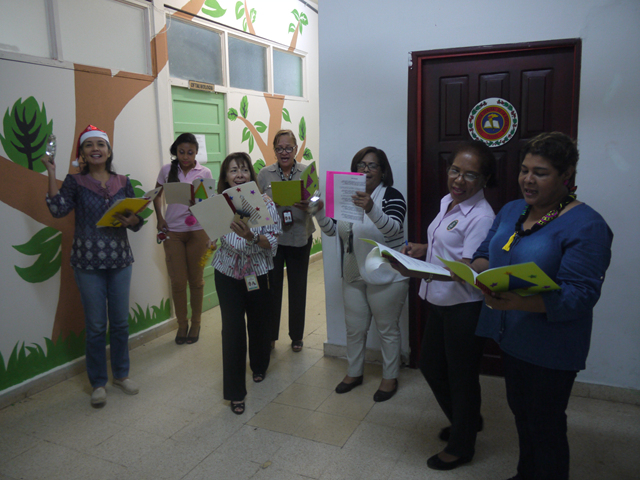 Posada navideña en sede del IPHE