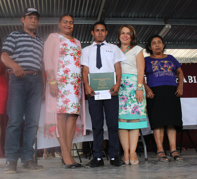 Alumnos de la Extensión del IPHE de Penonomé culminan estudios