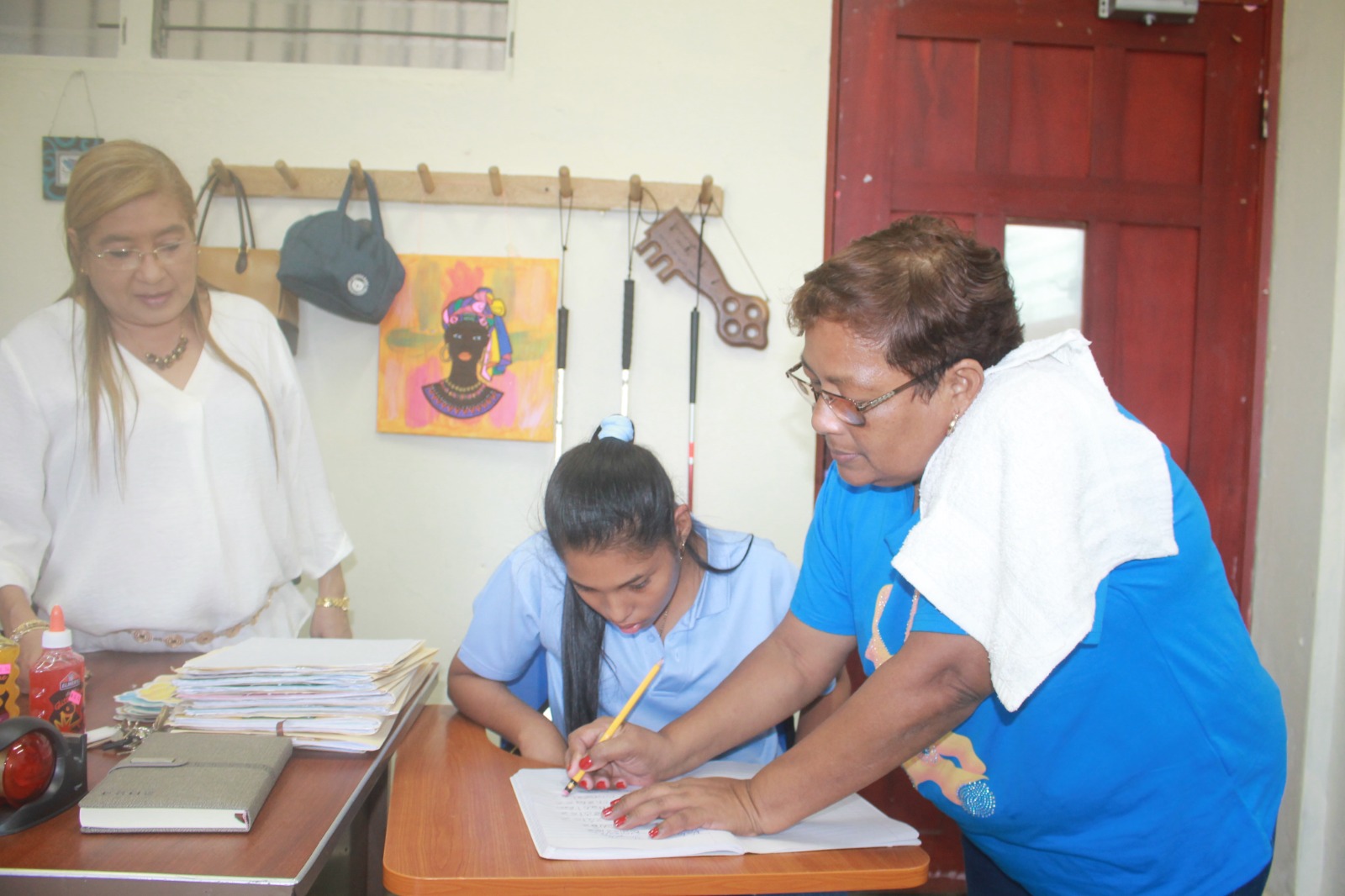 Estudiantes de la Escuela de Ciegos refuerzan proceso de lectoescritura