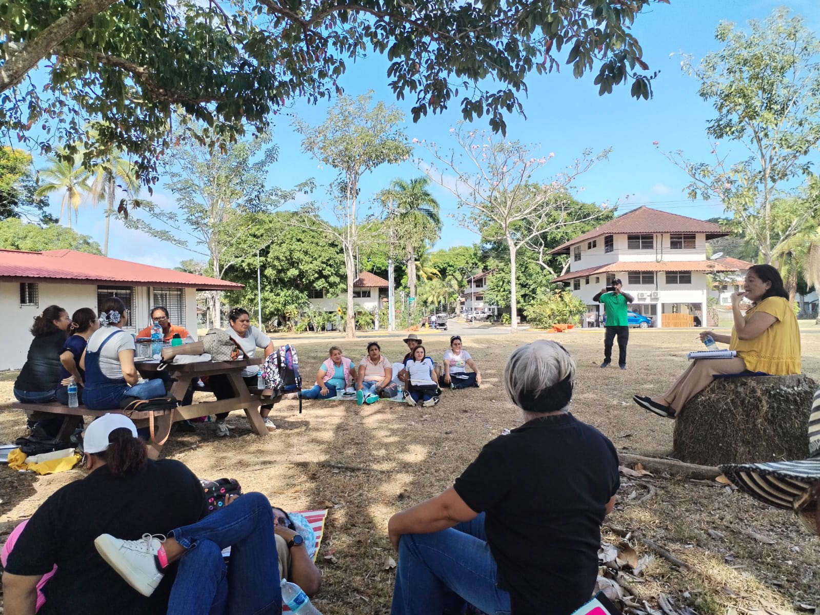Docentes de la Escuela de Enseñanza Especial participan de un taller sobre "Higiene Mental"