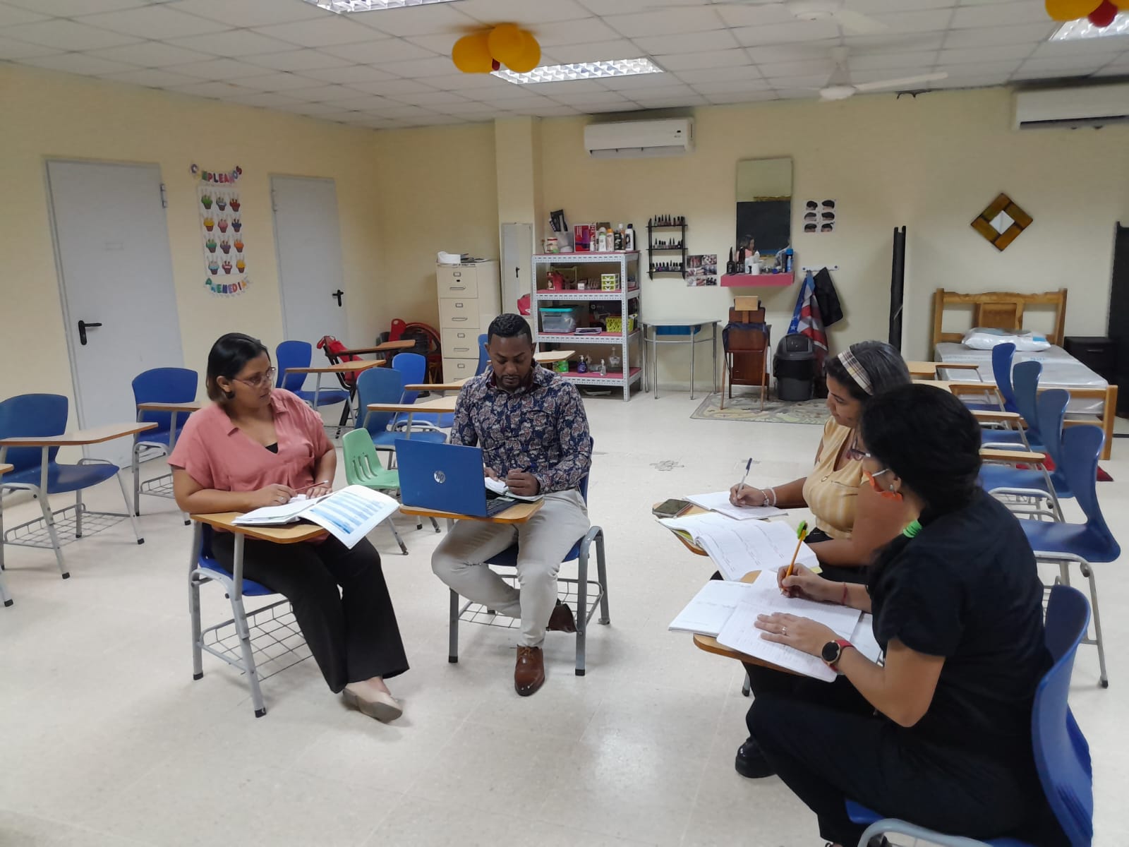 Realizan reunión de organización y planificación de proyectos escolares