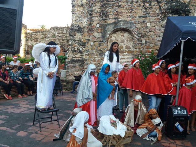 Coro de Resiliencias del IPHE cantan en el Arco Chato
