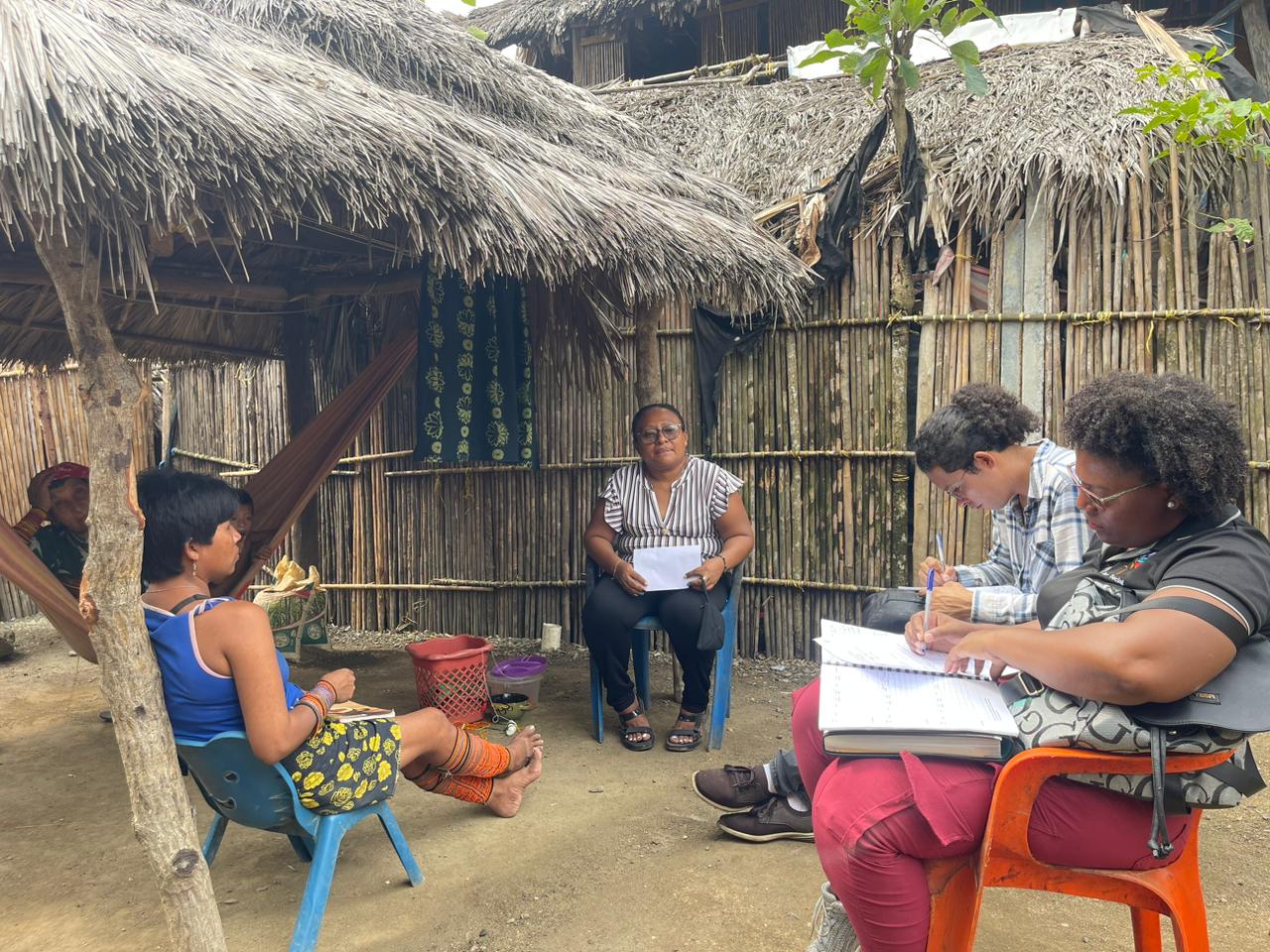 En Guna Yala técnicos realizan visita domiciliaria a estudiantes