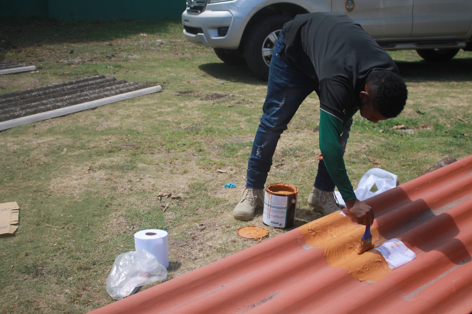 Personal de Voluntariado realiza jornada de mantenimiento en IPHE Colón