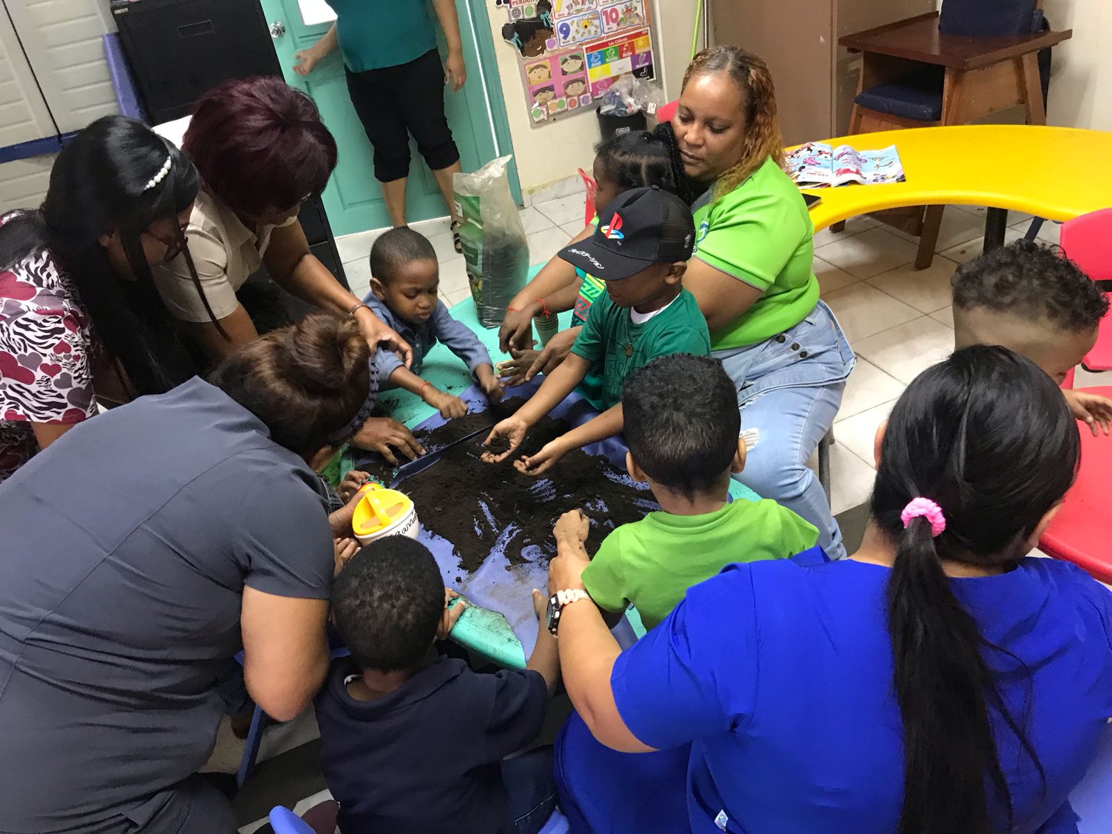 Actividad Sensorial para los niños del Parvulario de Colón