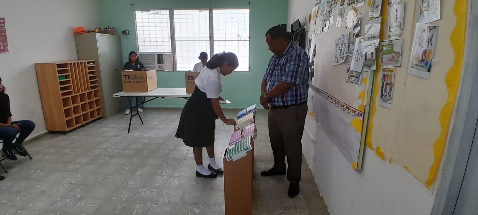 Estudiantes con mayoría de edad en Antón participan en simulacro de Elecciones Generales 2024
