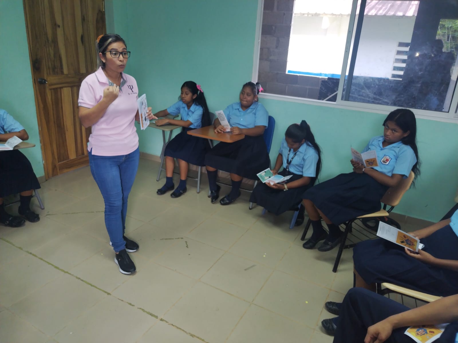 Estudiantes en Bocas del Toro reciben charla sobre las drogas