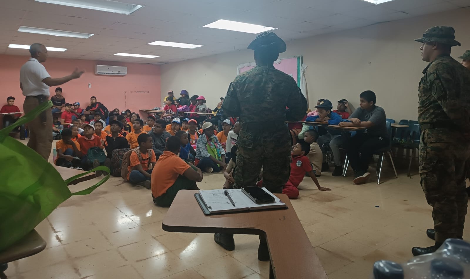 Estudiantes de Darién reciben docencia sobre el ambiente