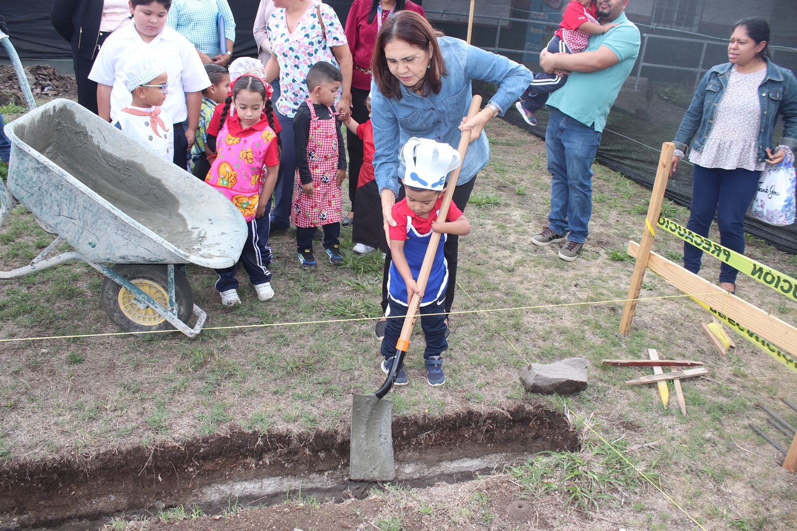 Colocan la Primera Palada para construcción de taller de CTI en Volcán