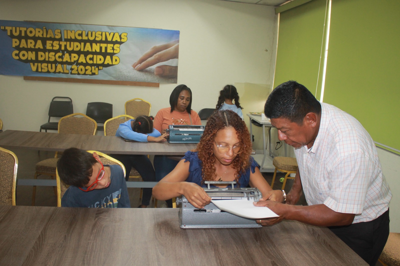 Instituciones más accesibles con el apoyo del Centro de Recursos Louis Braille