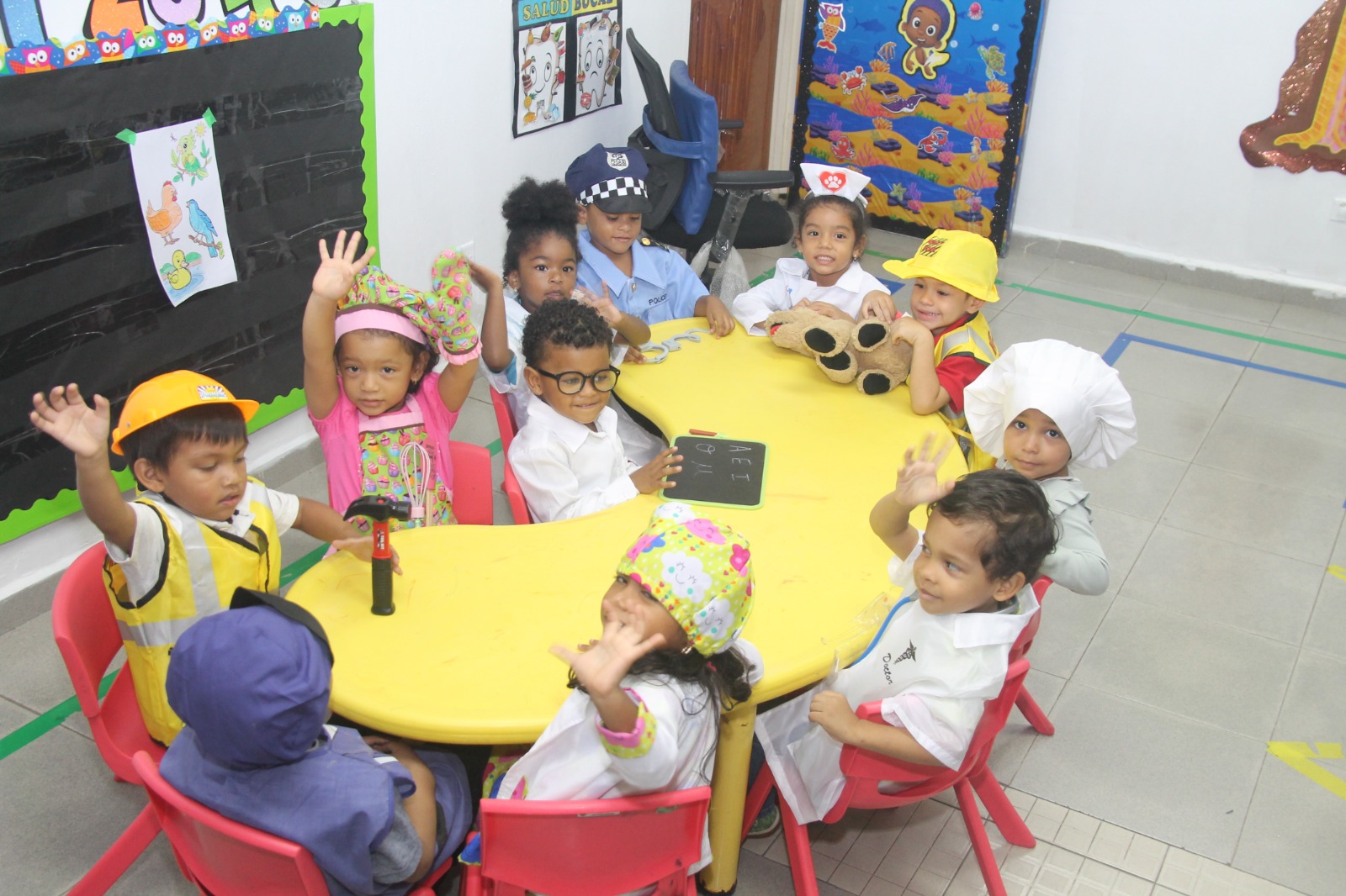 Los niños del CAIPI se divierten, juegan y aprenden de las profesiones