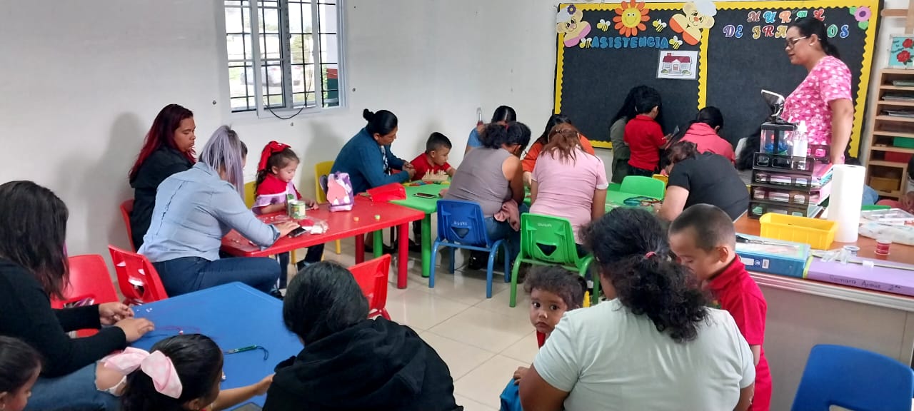 Imparten dos talleres a 15 padres de familia en CAIPI de Volcán