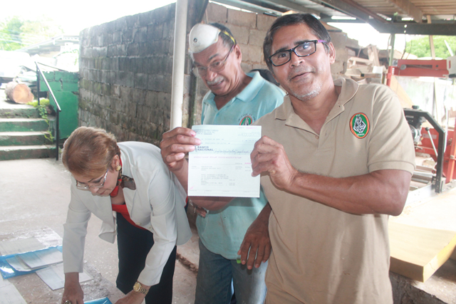 Colaboradores reciben sus ahorros navideños