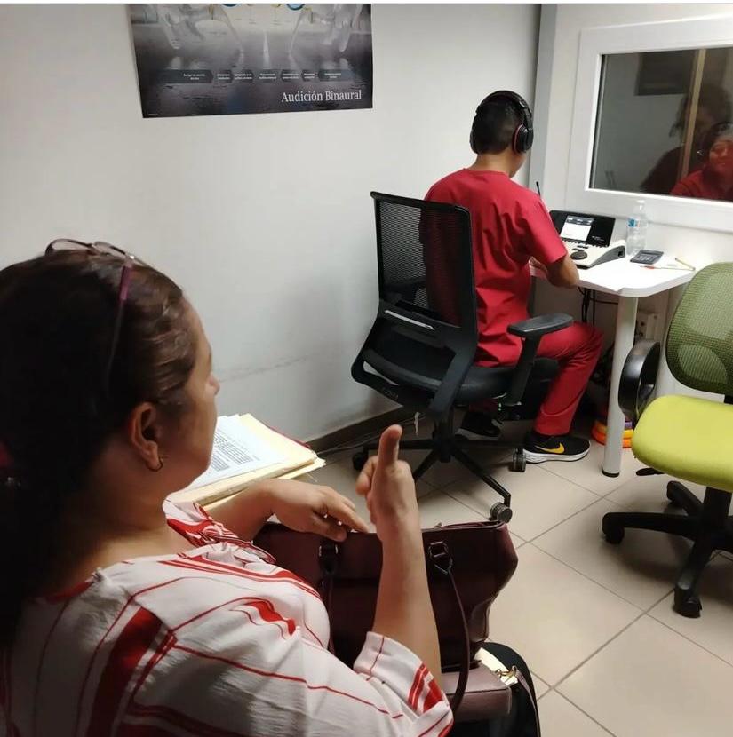 Estudiantes de Herrera se benefician con pruebas de audiometría