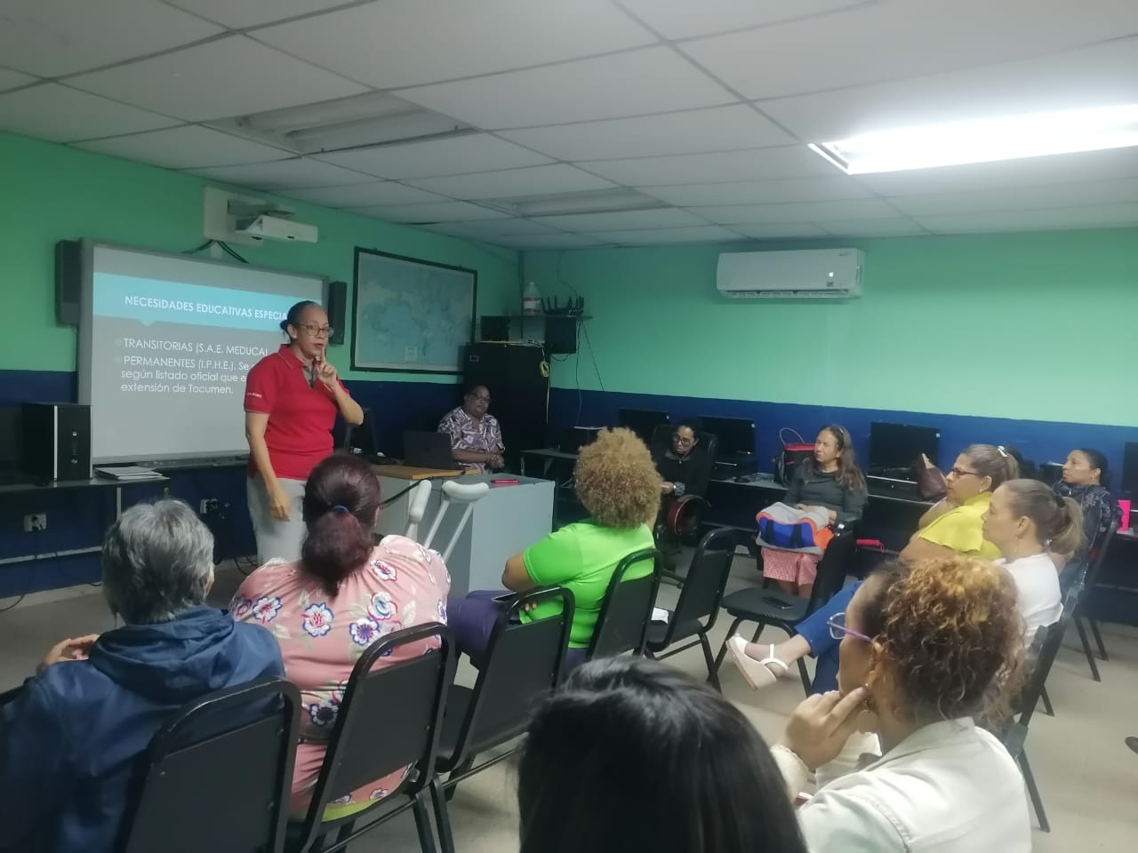 Orientan a docentes de Tocumen en ajustes razonables al currículo