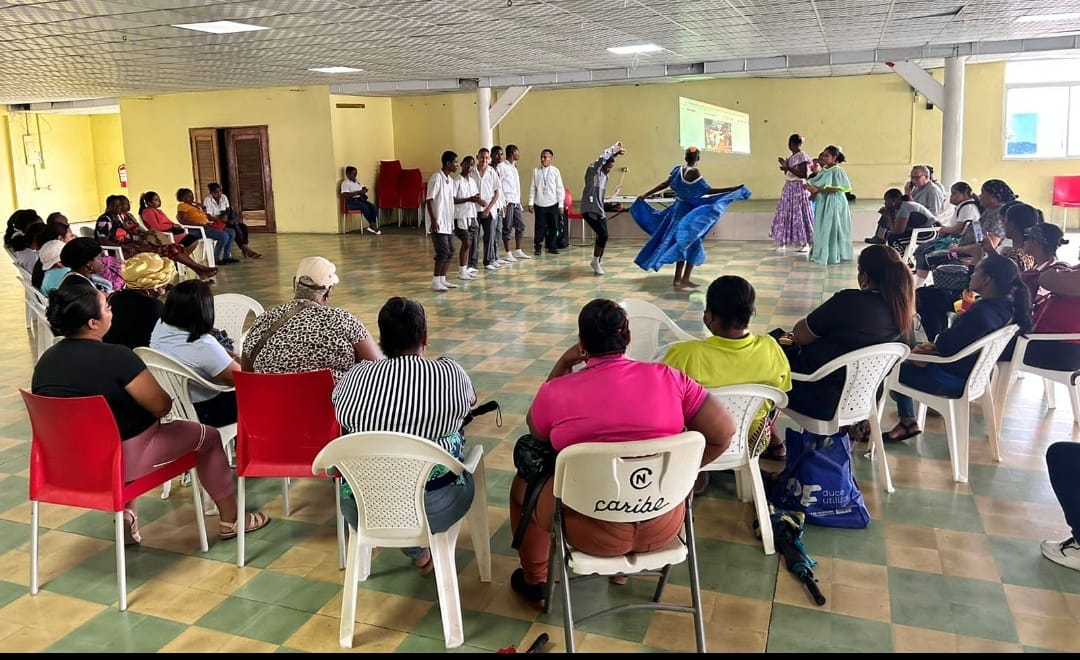 Padres de Colón Aprenden Autosuficiencia Integral