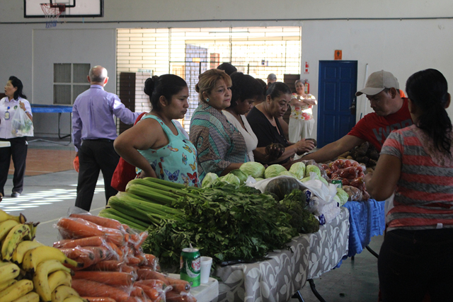 Feria libre para colaboradores cumplió su cometido