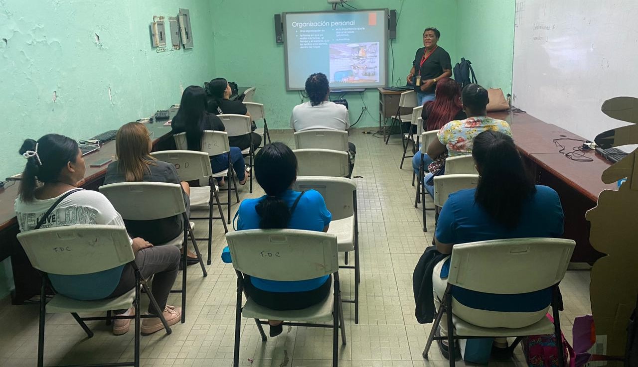 Padres de Familia Participan en el Taller “Organización Personal, para el Éxito”