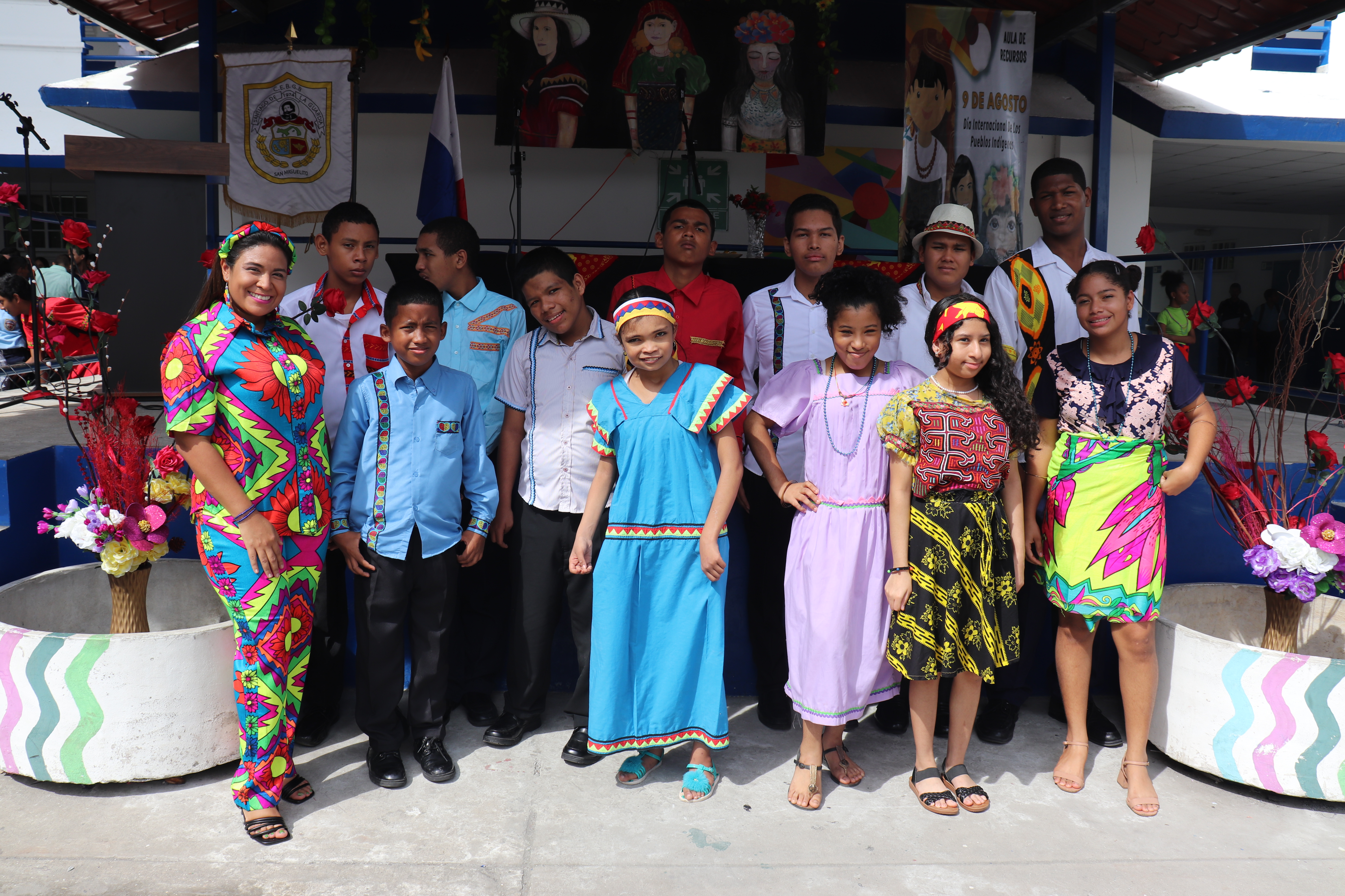 Estudiantes de Inclusión conmemoran Día Internacional de los Pueblos Indígenas