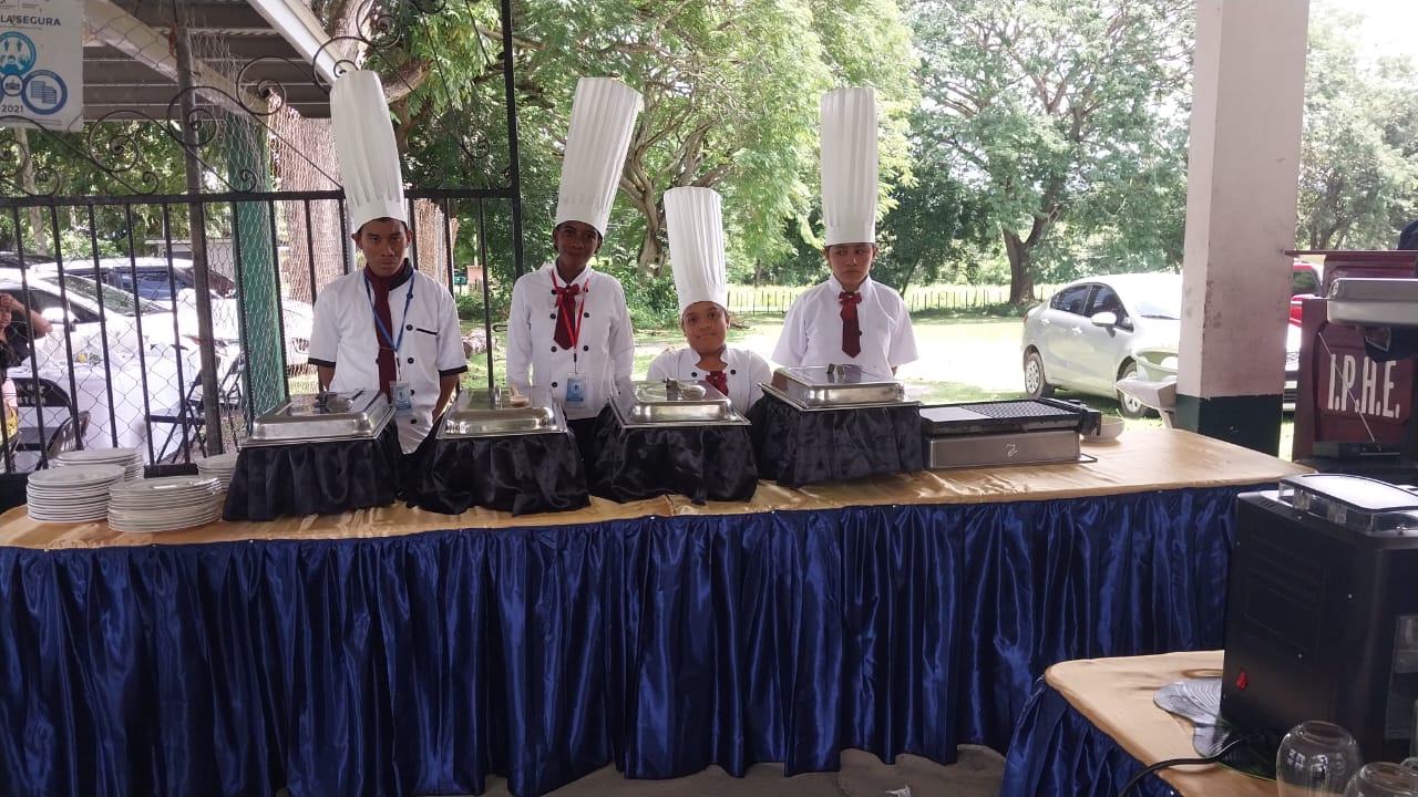 Estudiantes de la Extensión de Antón concluyen curso de Restaurante y Bar