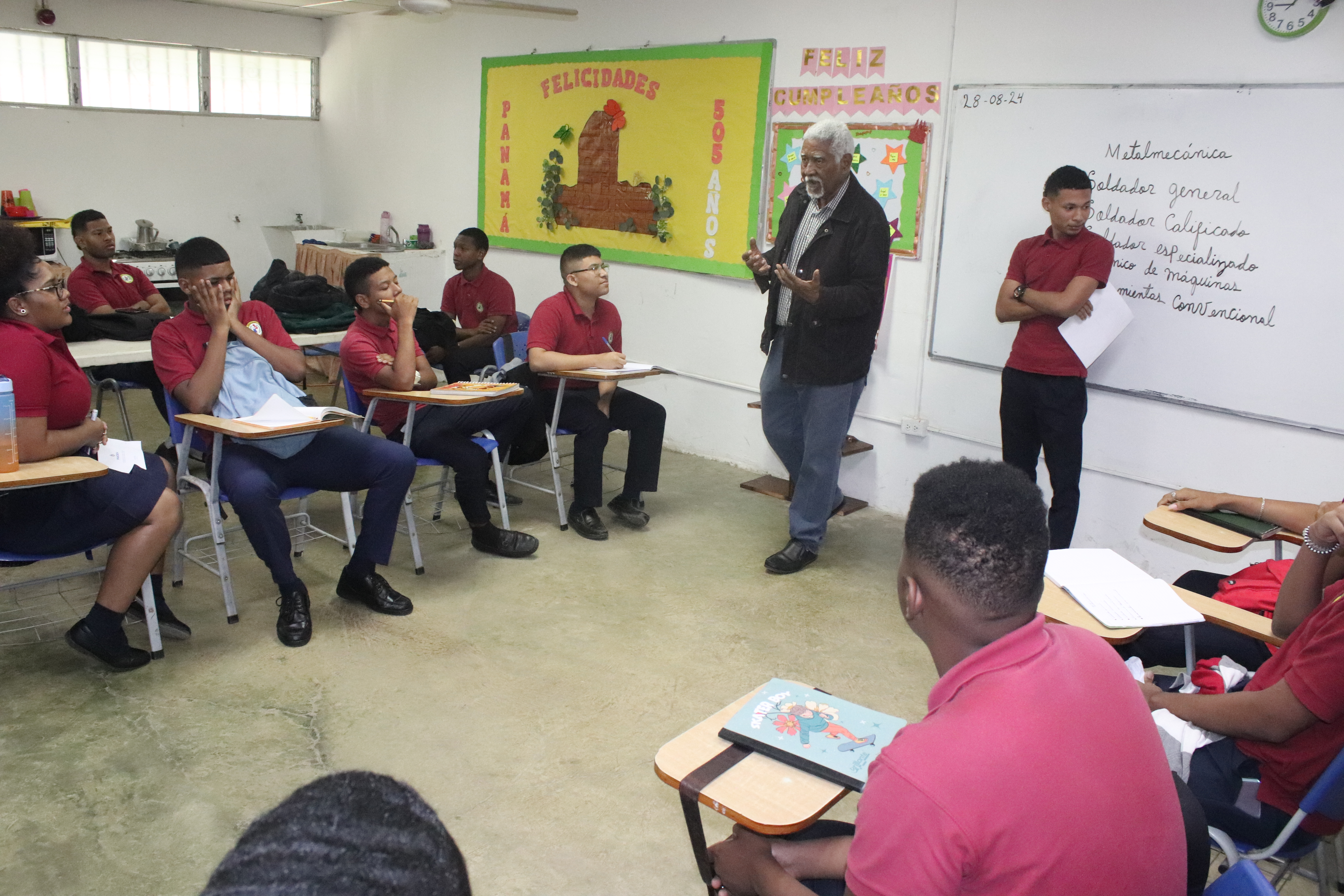 Fortalecen formación vocacional de estudiantes de la EVE con cursos