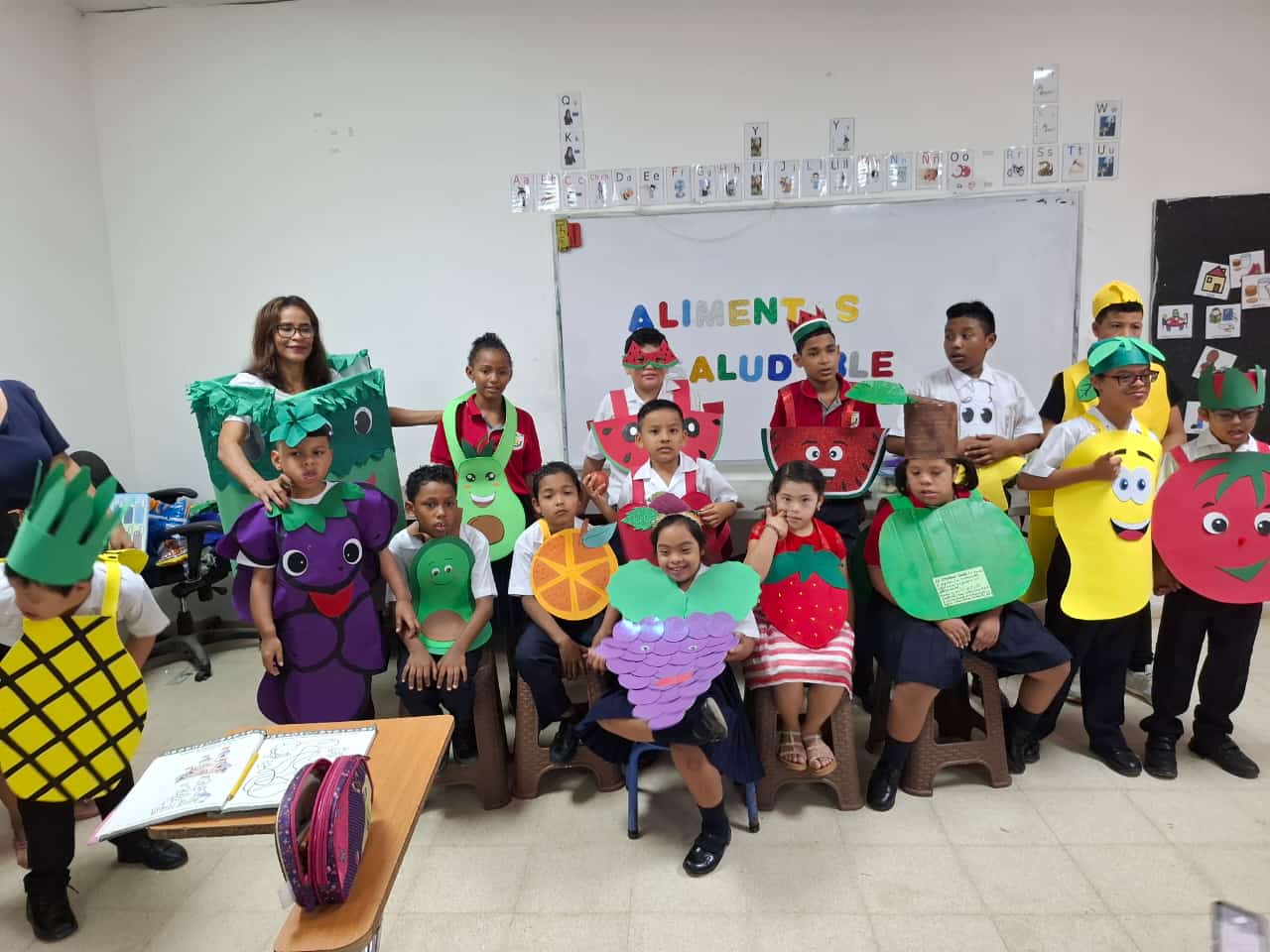 Alumnos de inclusión en la Escuela La Cabima aprenden dieta de alimentos sanos