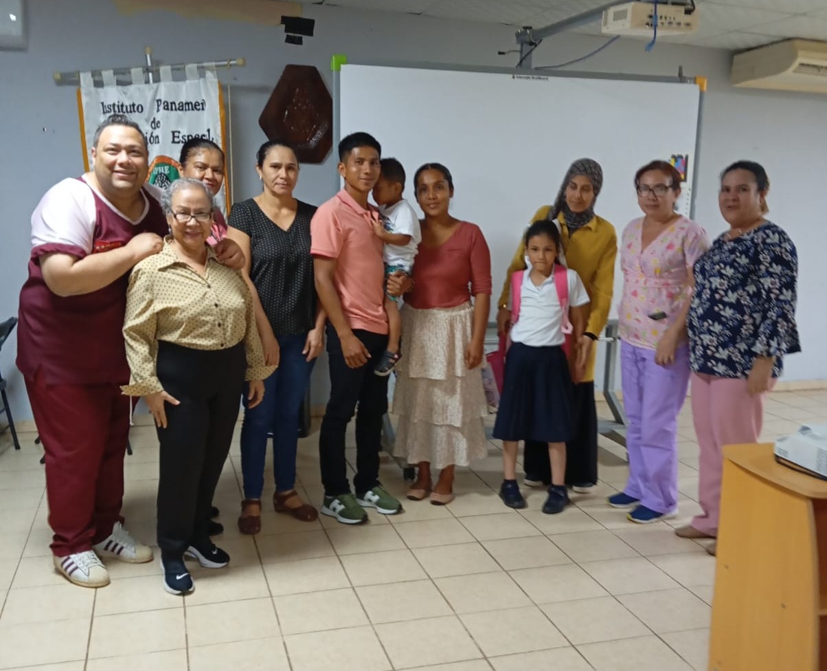 Docencia a padres de niños con discapacidad visual en Veraguas