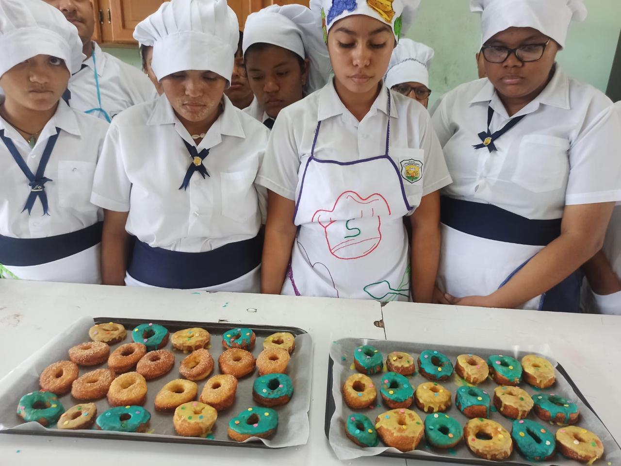 CTI Gastronomía en Bocas del Toro aprenden a hacer donas