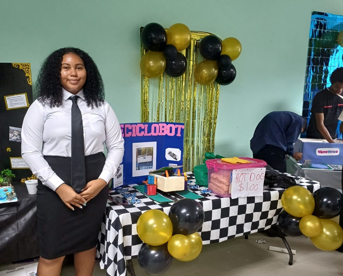 Estudiantes de ENSOR participan en la Feria de Tecnología y Emprendimiento