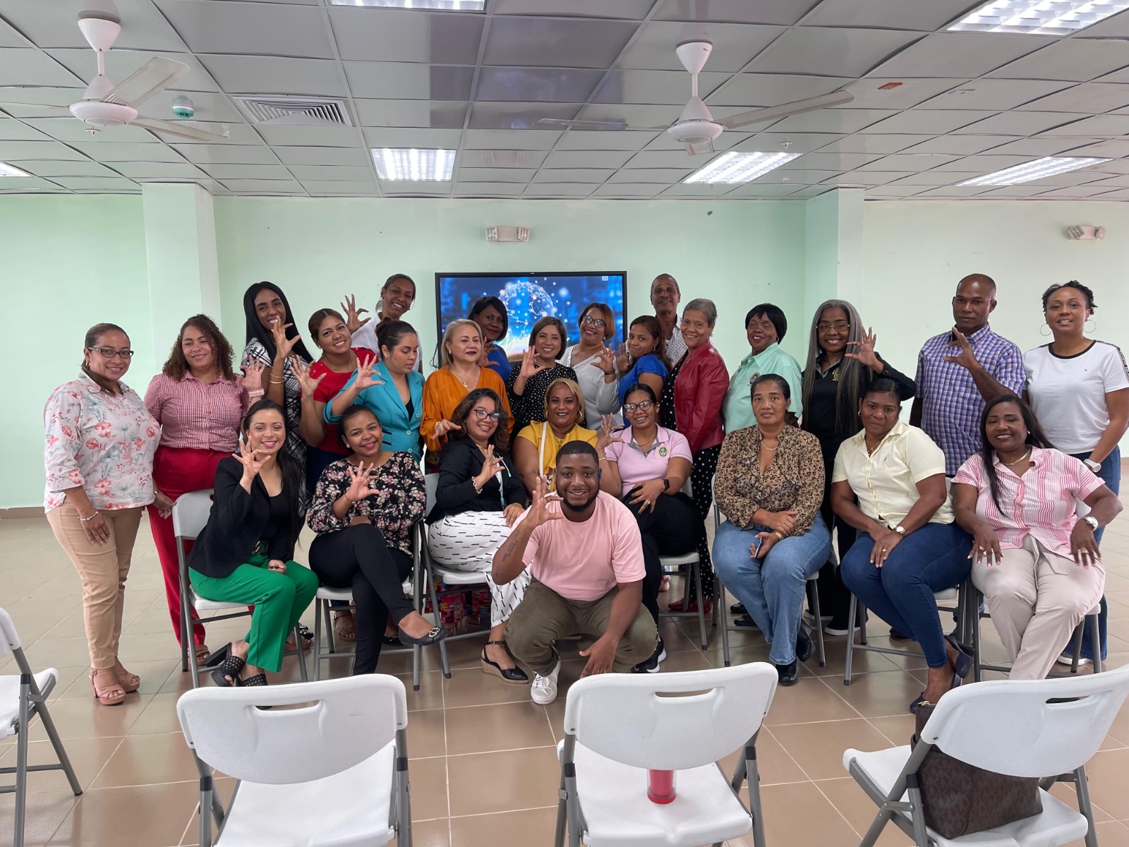 Directivos y docentes de Colón participan de docencia sobre el PIMCE