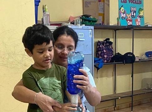 Niños de Parvulario participan de taller de experimento científico