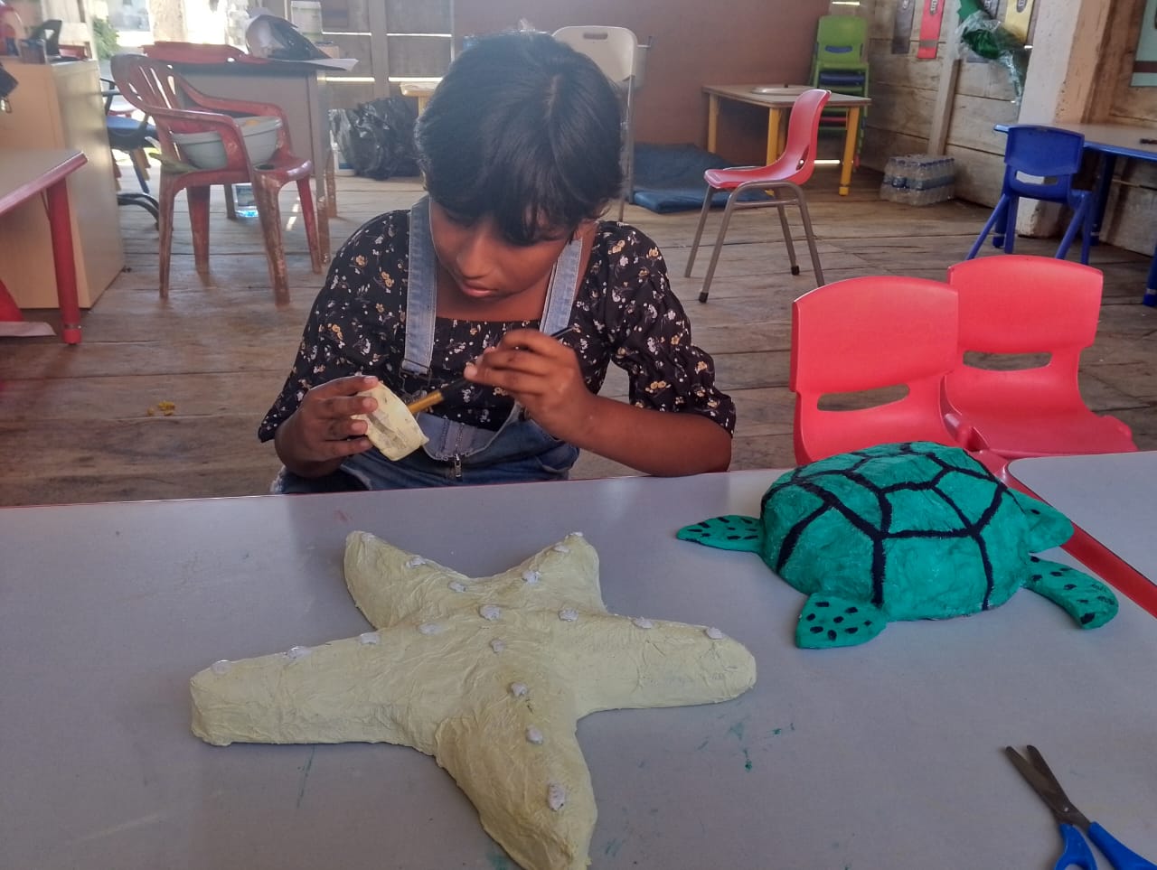 Taller promueve creatividad y conciencia ambiental en estudiantes del IPHE de Guna Yala