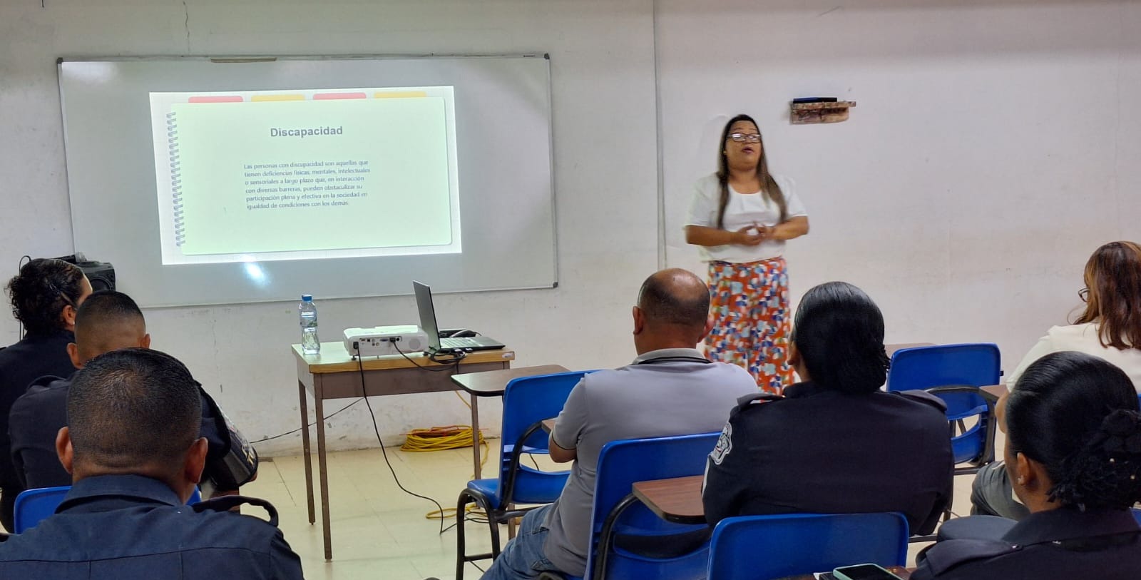 Policías de Veraguas se capacitan sobre trato a las personas sordas