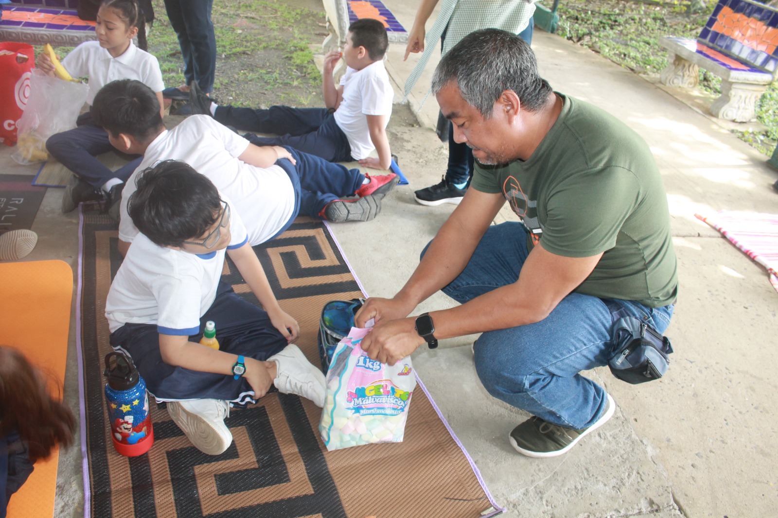 Estudiantes del Programa de Autismo realizan actividad de mañana de picnic