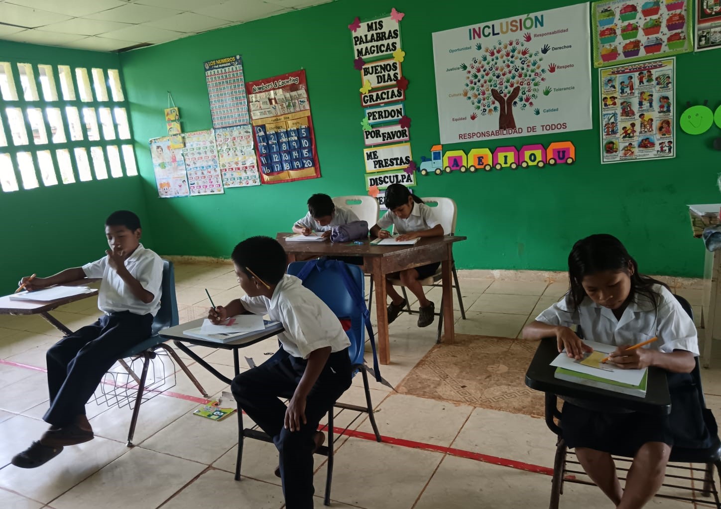 Estudiantes participan de concurso de poesía y dibujo en Darién