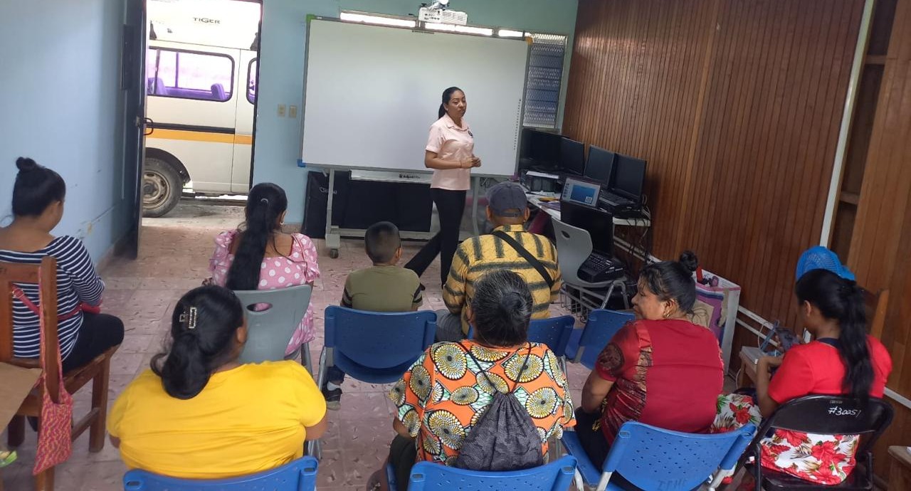 Padres de Bocas del Toro participan de docencia sobre la familia