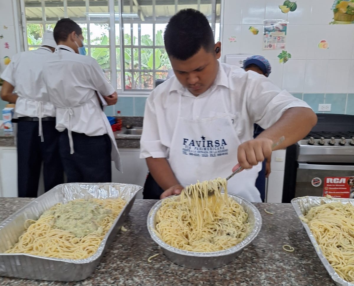 CTI de Gastronomía de Veraguas se destacan en la cocina