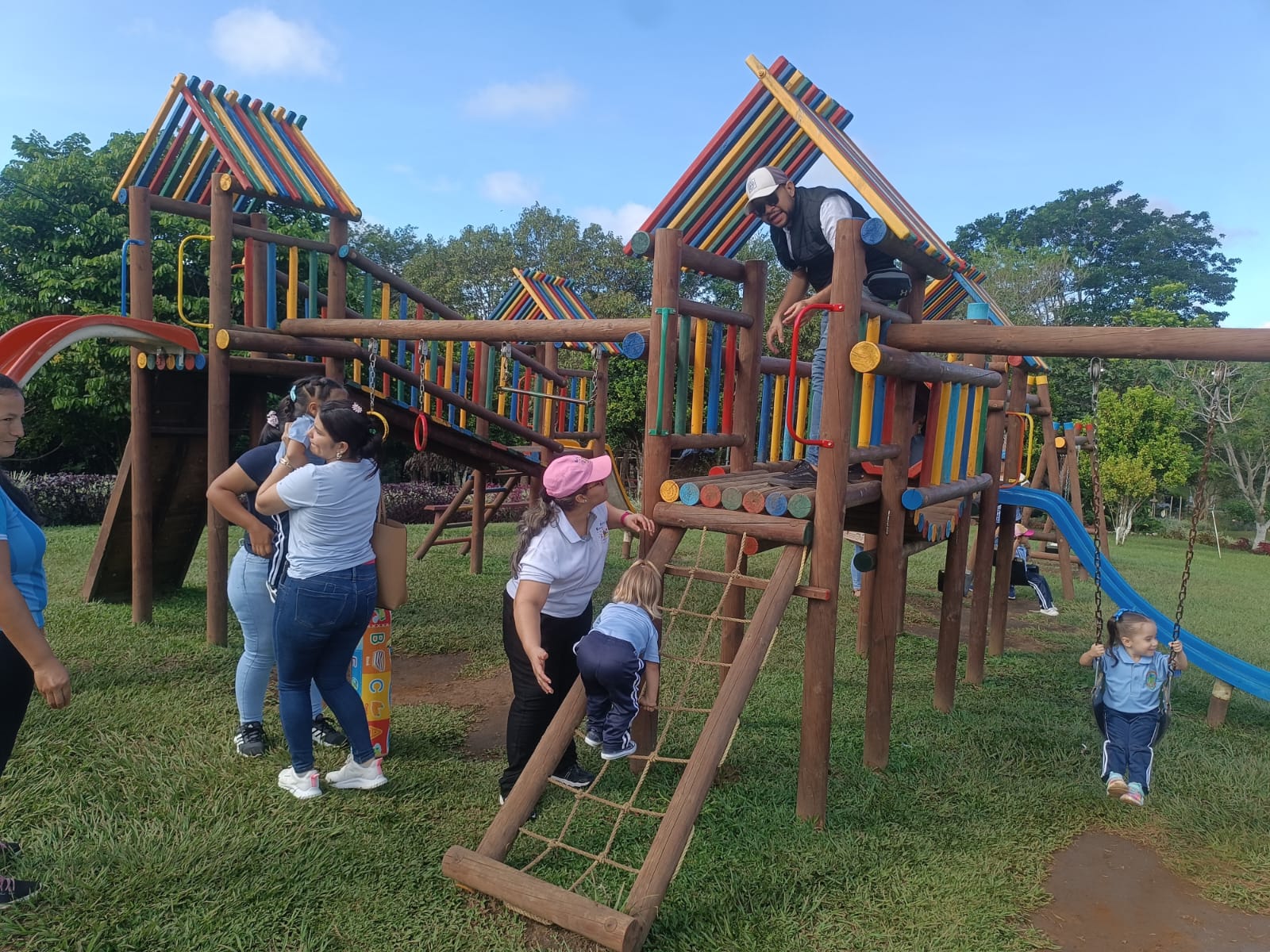 IPHE Chiriquí y Escuela Bilingüe de Río Sereno Celebran el Día del Estudiante
