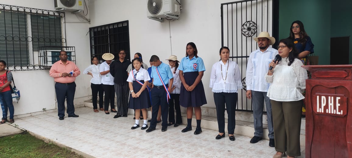 Estudiantes del IPHE sede de Antón Honran la Patria Panameña