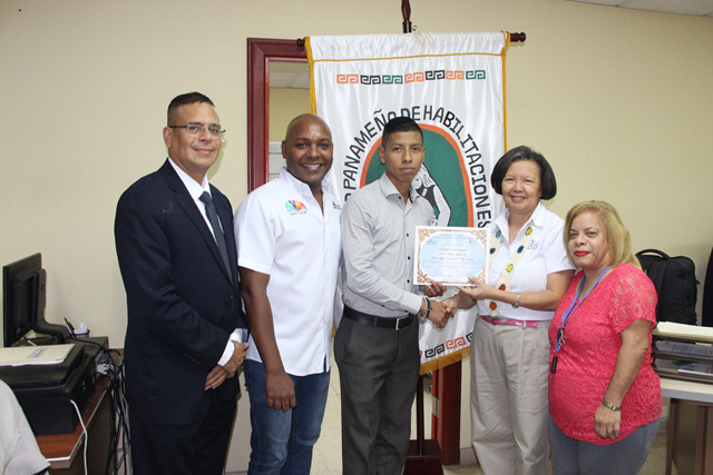 Reconocen desempeño y accionar de colaborador del IPHE