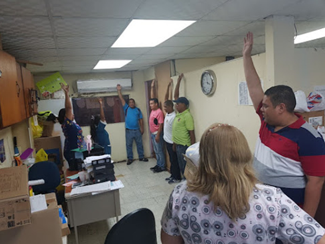 Fisioterapeutas del IPHE realizan charla de salud laboral entre personal administrativos y comunidad educativa