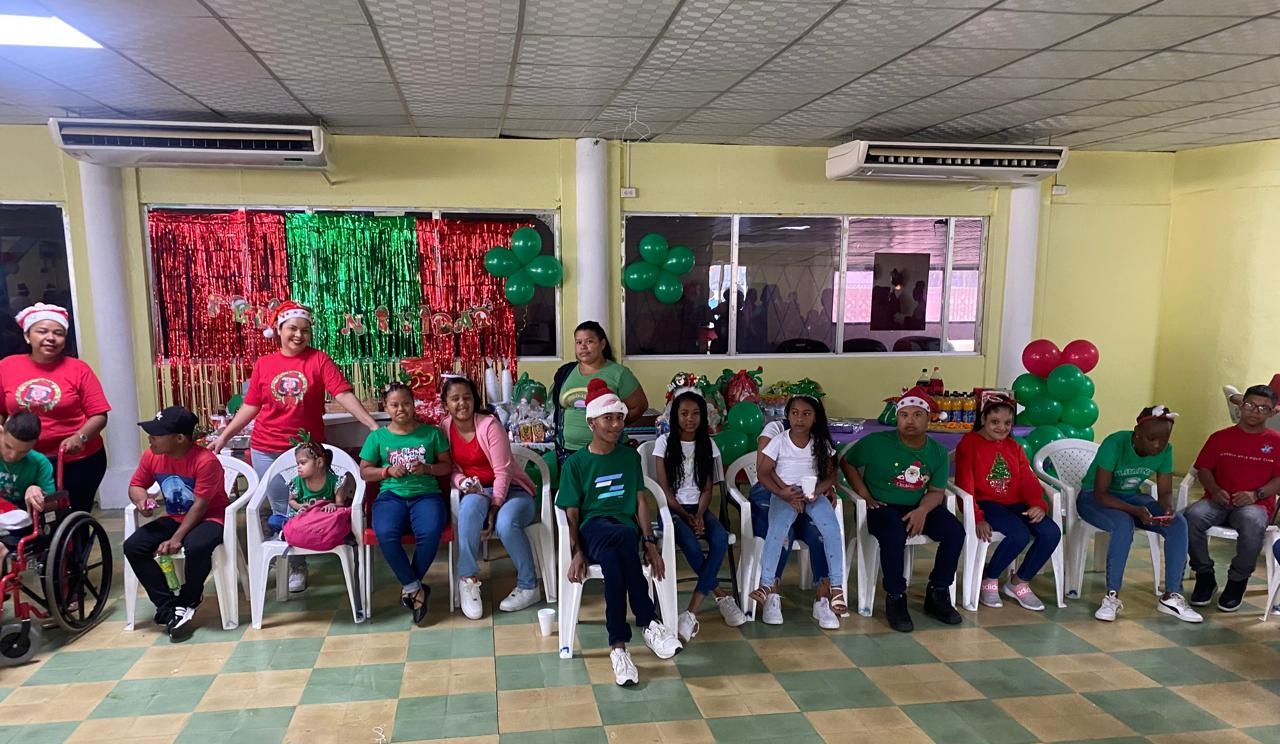 Realizan convivencia de Navidad para alumnos de la Sede de Colón
