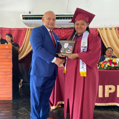 Sede de Panamá Este - Graduación Media